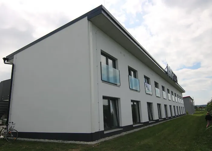 Kf By Wmm Otel 2*